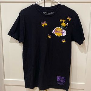 Men’s Lakers Tee shirt, great condition! Size medium